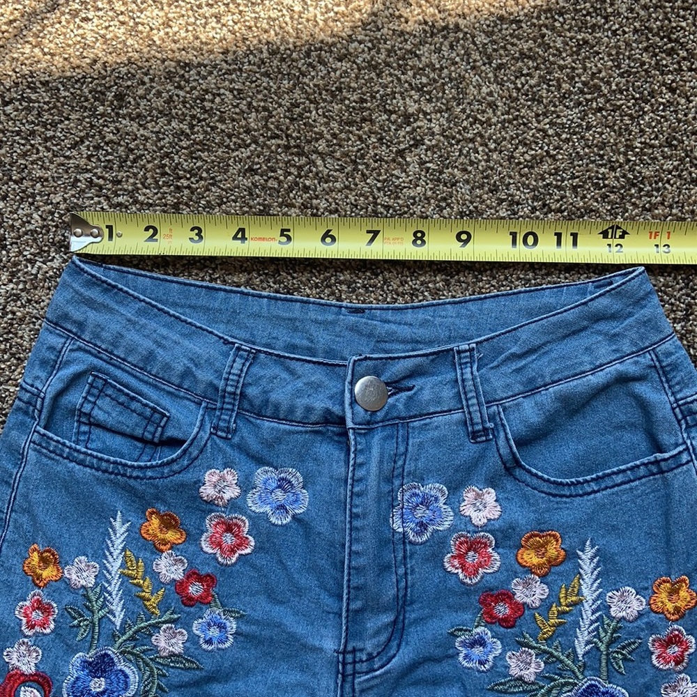 Flower embroidered high rise flare jeans - Picture 7 of 13